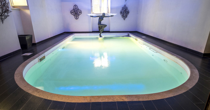 Tag en dukkert i din egen indendørs pool hjemme