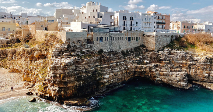 Mais de 7500 km de costa de Itália que são uma atração irresistível para os amantes do mar. / Foto de Emma Harrisova em Unsplash