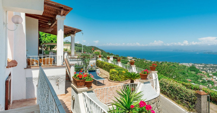 Casas com vista ao mar à venda nas ilhas italianas Descobre as melhores casas de luxo à venda nas ilhas italianas