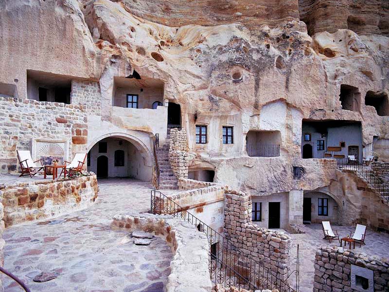Hotel speciali, stanze nelle grotte delle fate. Con idromassaggio