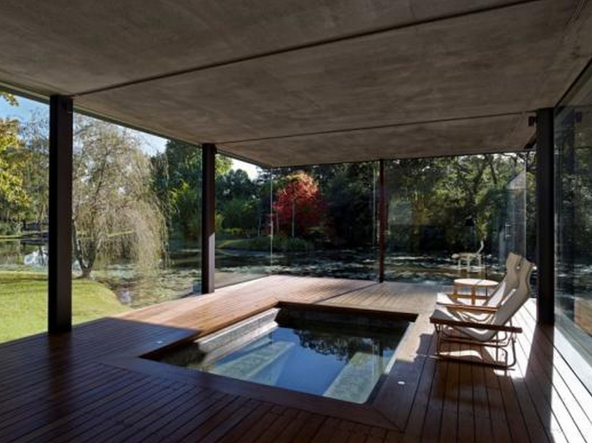 In australia una casa minimalista in legno e vetro progettata da ...