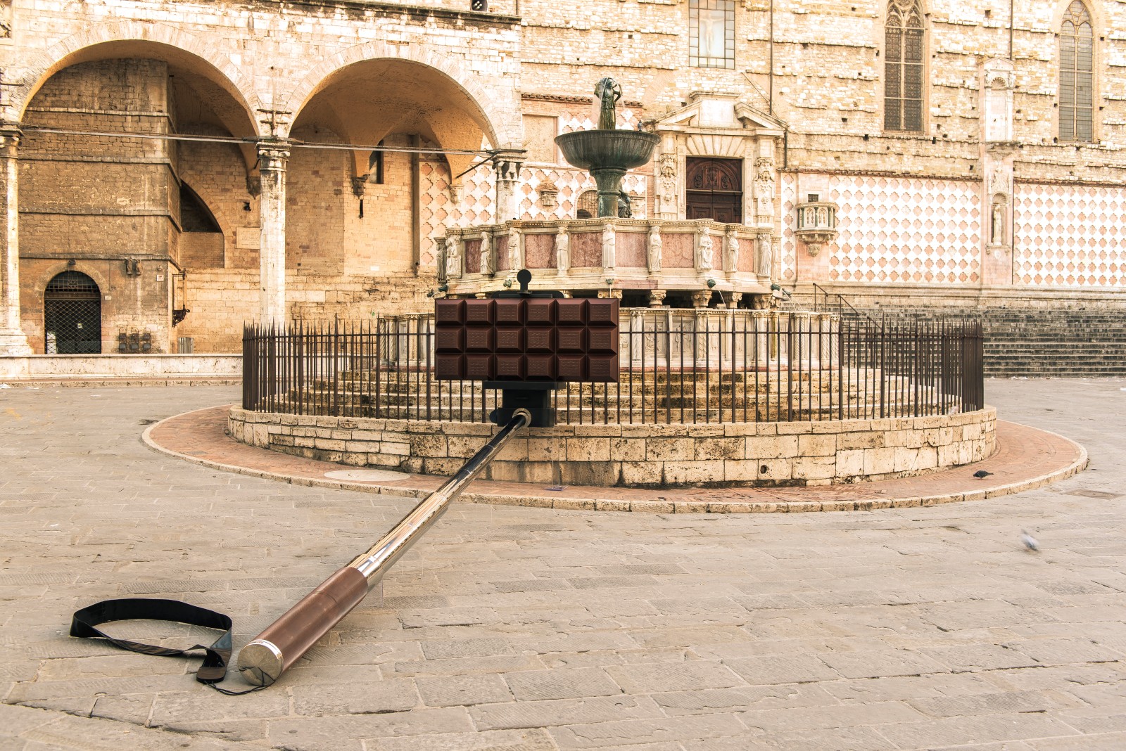 Картинки по запросу maxi selfie stick perugia