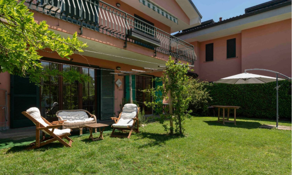 Casa con giardino
