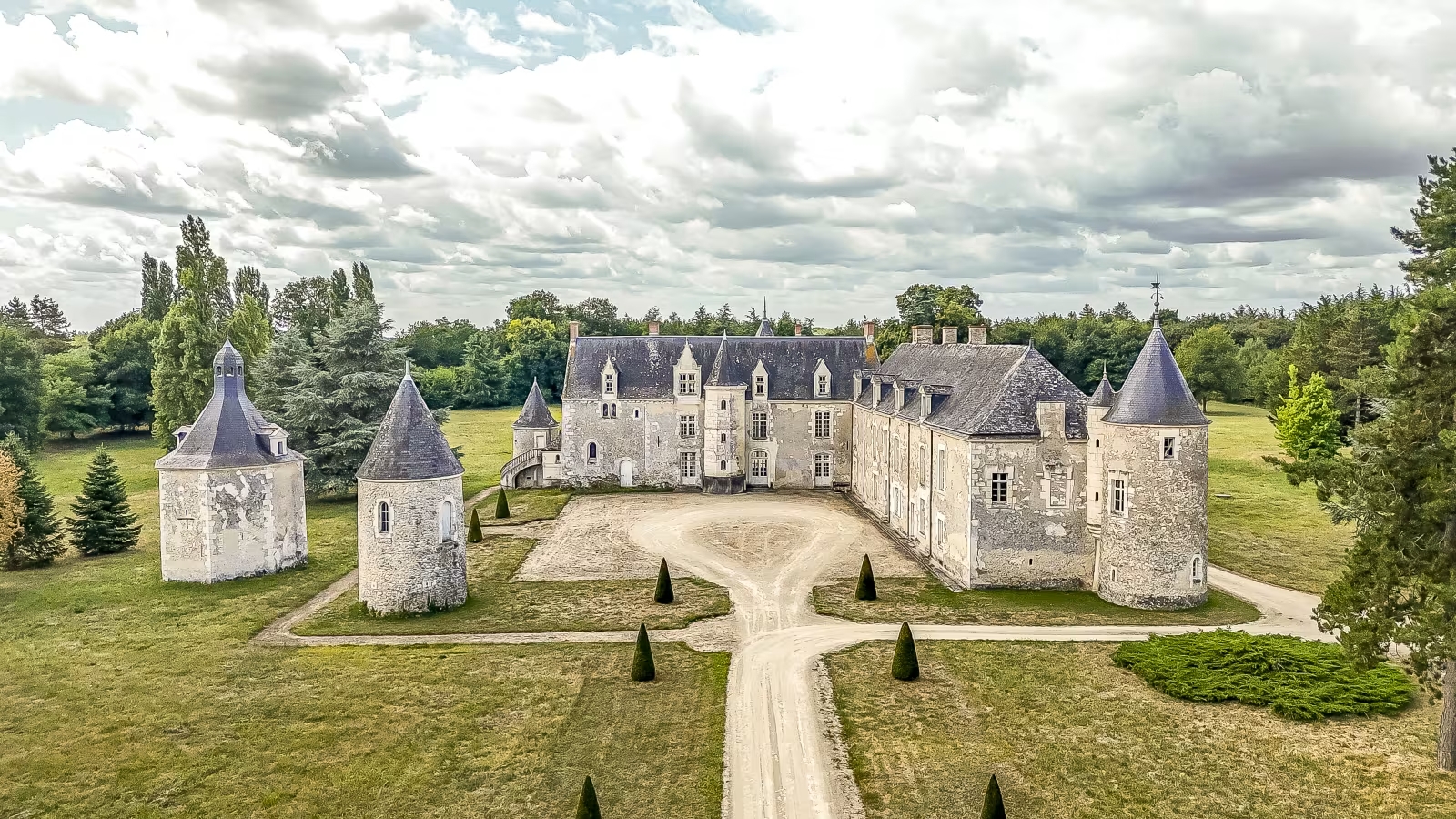 Castello medievale del XV secolo in vendita in Francia