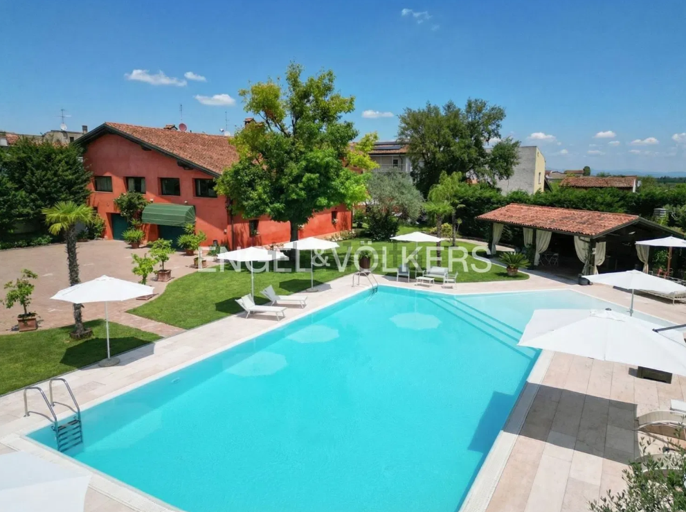 villa con piscina