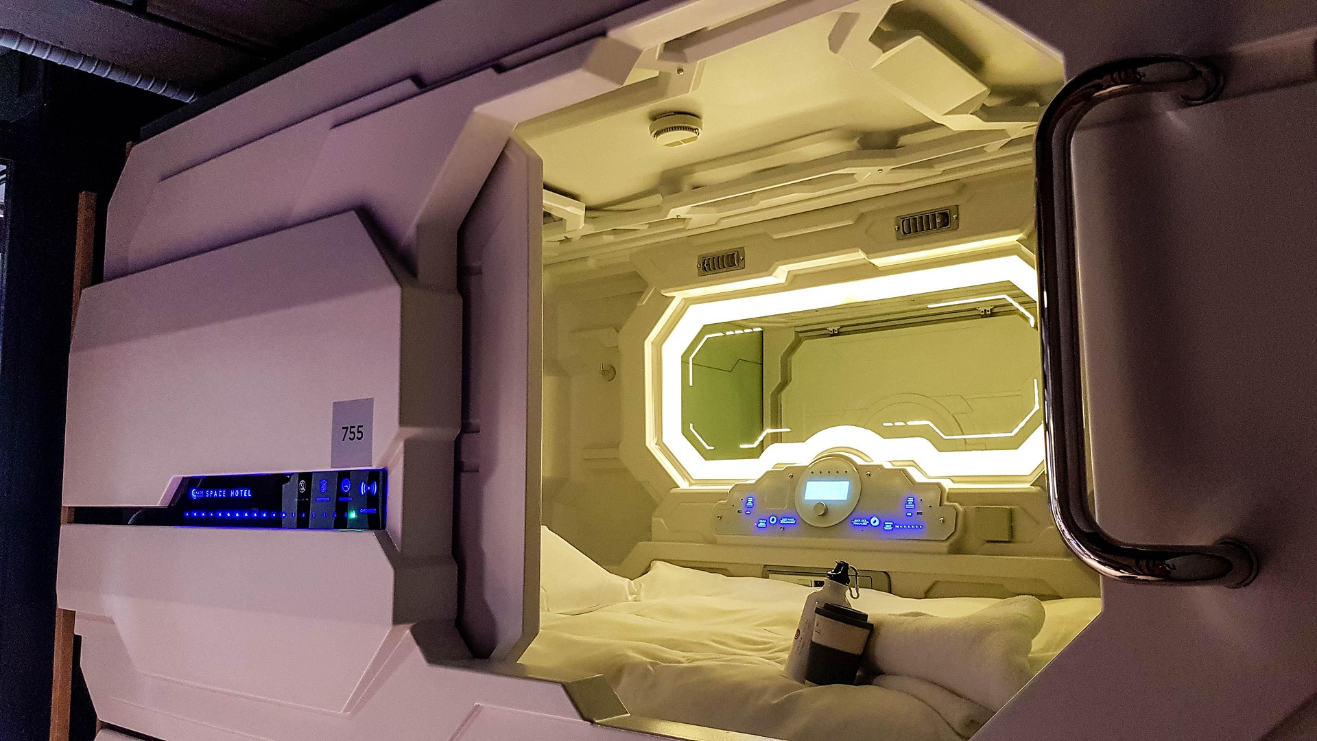 capsule hotel europa 