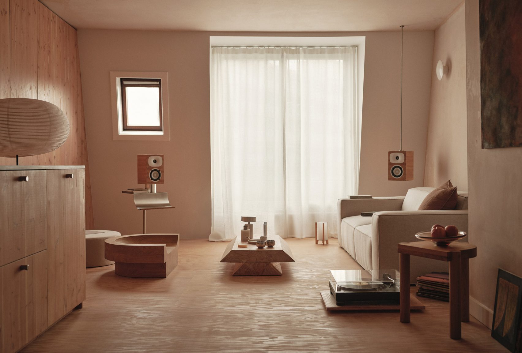 Benni Allan apuesta por materiales “duraderos”, tal y como se puede apreciar en su reciente vivienda, diseñada por él mismo y revestida de madera.