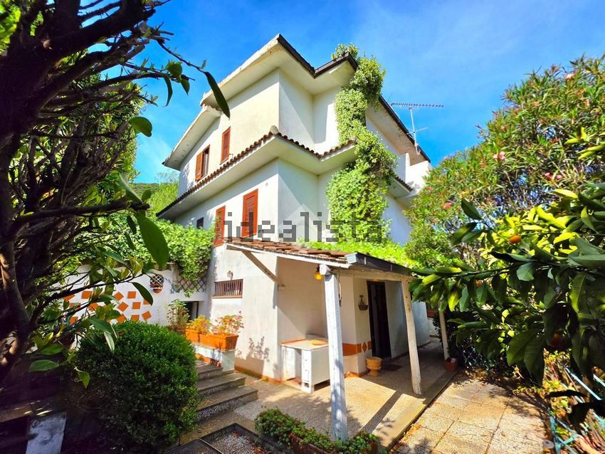 Villa in vendita in Via Sabaudia, 126