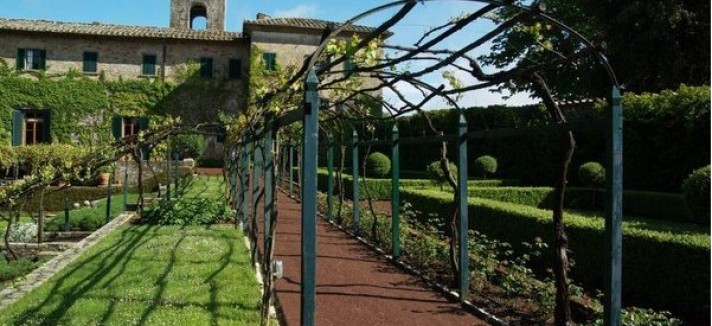 Con quello che ti costa una casa di 50 m2 a Roma, puoi averne una di 400 m2 con giardino in sudafrica