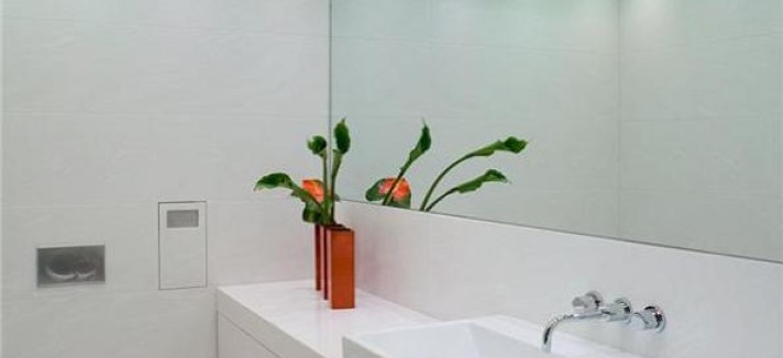 all-white-bathrom-luxury-condo
