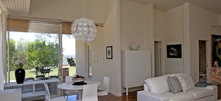 and-a-quaint-breakfast-nook