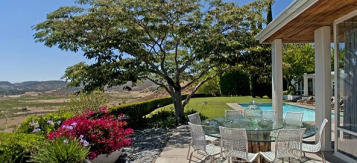 imagine-eating-breakfast-outside-with-that-view