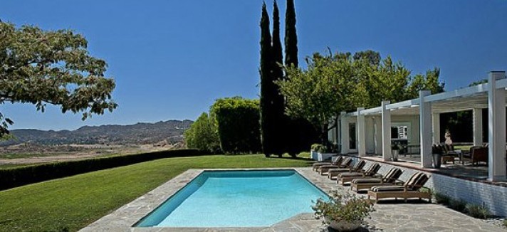 the-pool-is-very-pretty