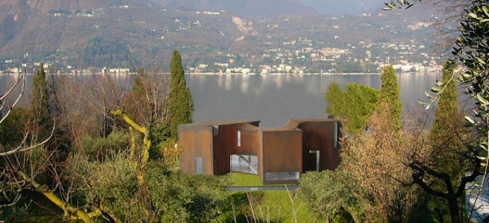 Case degli architetti: la villa sul lago di garda che cambia con le stagioni