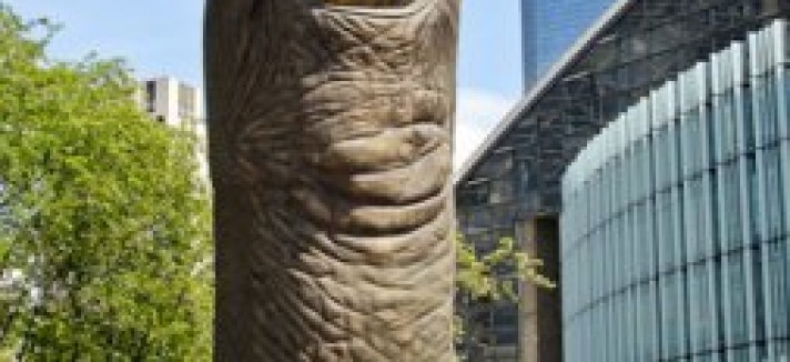 le-pouce-the-thumb-paris