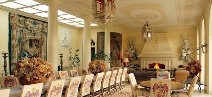 the-dining-room-could-host-a-banquet