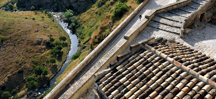 Le-Grotte-Della-Civita1
