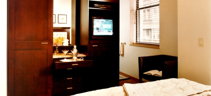 library-hotel-Petite