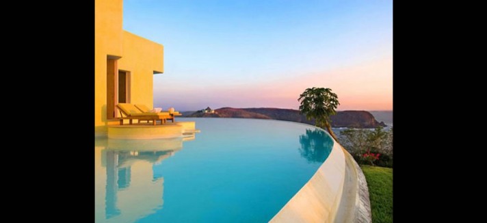 Costa-Careyes-villa-infinity-pool-in-Mexico