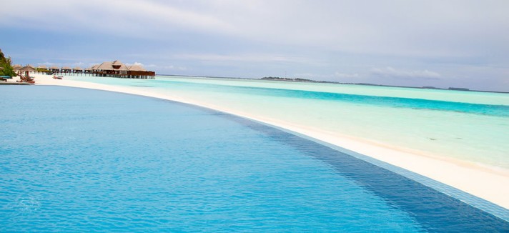 Infinity-Pool-at-Anantara-Dhigu-Maldives