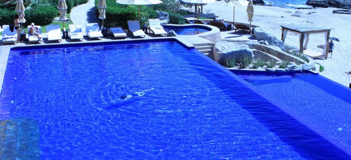 Infinity-Pool-on-the-Hotel-Side-of-Esperanza-