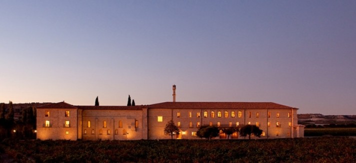 abadia-retuerta-le-domaine-exterior-noche-01ea3719