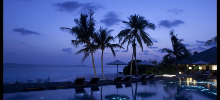 heavenly-fairy-tale-like-infinity-pool