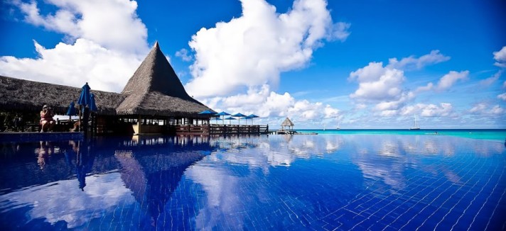 infinity-pool-at-the-Kia-Ora-Hotel-on-Rangiroa