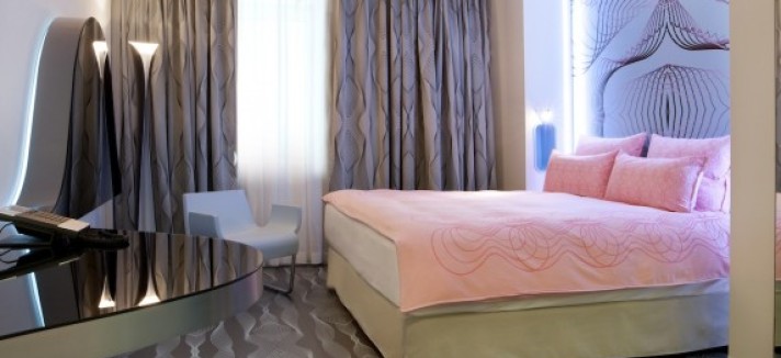 nhow_standardroom_blue_med2