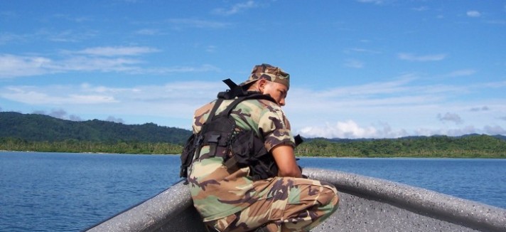 soldier-on-military-boat_w725_h544