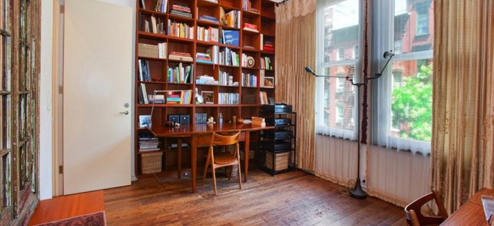 the-listing-describes-the-library-as-having-a-high-tech-workspace