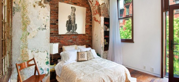 this-guest-bedroom-has-a-very-romantic-feel-to-it