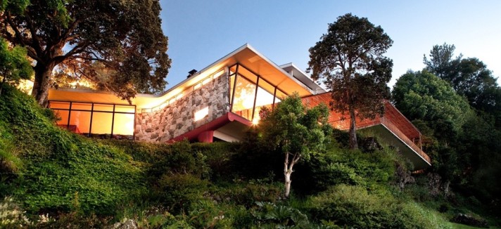 1-panorama-at-dusk-main-building-2-1.jpg.1024x0