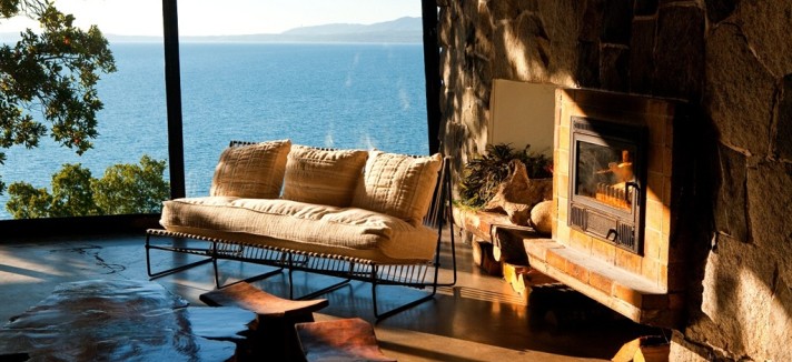 2-living-room-lake-view.jpg.1024x0