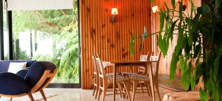 31-chalet-real-living-dining-area.jpg.1024x0