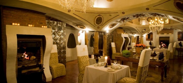 the-dining-room-was-similarly-opulent-theres-no-set-dinner-time-guests-can-come-and-go-as-they-p