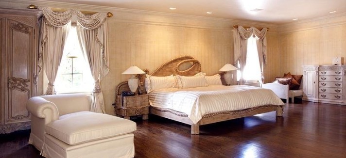 the-guest-bedroom-has-shiny-hardwood-floors