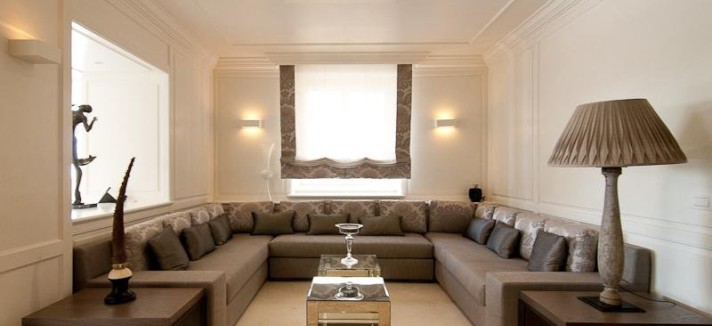 the-living-room-set-up-facilitates-conversation