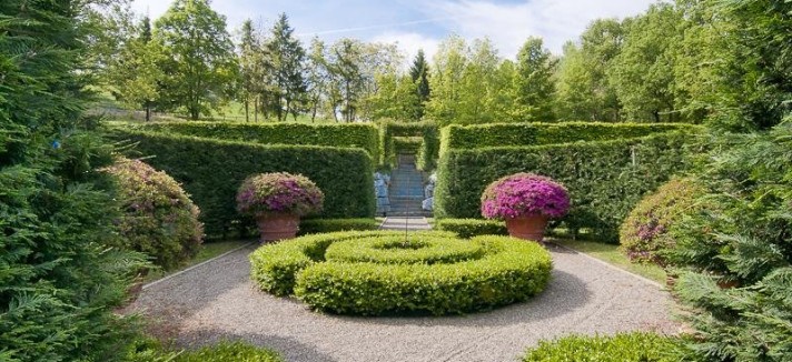 theres-a-garden-maze-on-the-property