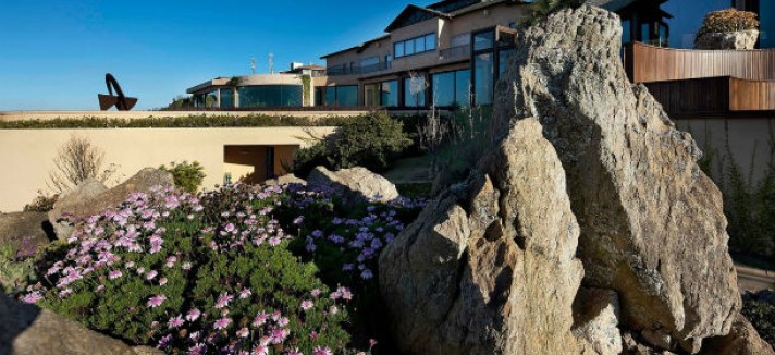 A-Palace-in-the-Mountains-01-1150x766