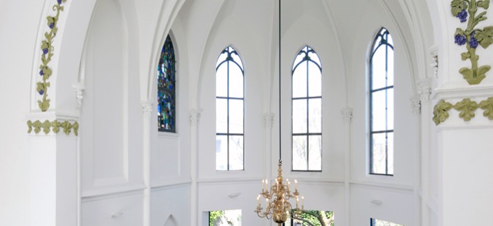 Church-conversion-into-a-residence-in-Utrecht-by-zecc-architects-yatzer-24