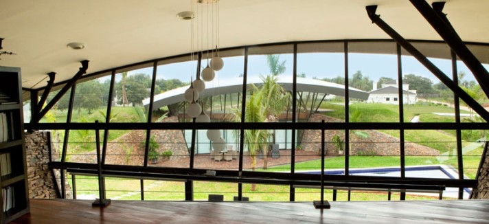 bauen-architects-hillside-home-built-into-landscape-paraguay-10