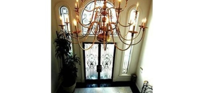 robert-pattinsons-rental-entryway-8b25e3-573x430