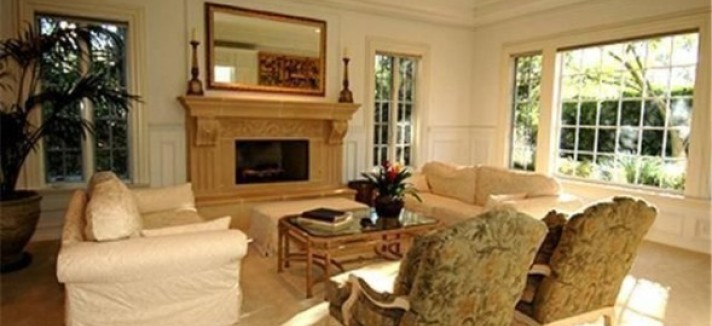 robert-pattinsons-rental-family-room-beac4f-589x426