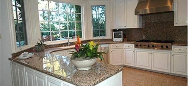 robert-pattinsons-rental-kitchen-2-cc6f97-589x416