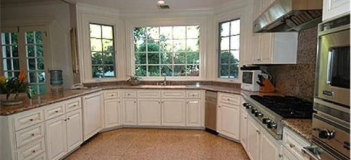 robert-pattinsons-rental-kitchen-29d2c6-578x430