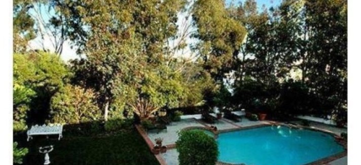 robert-pattinsons-rental-pool-65a2c7-573x430
