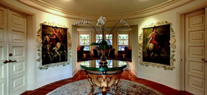 Versaces-foyer-450b7d-589x392