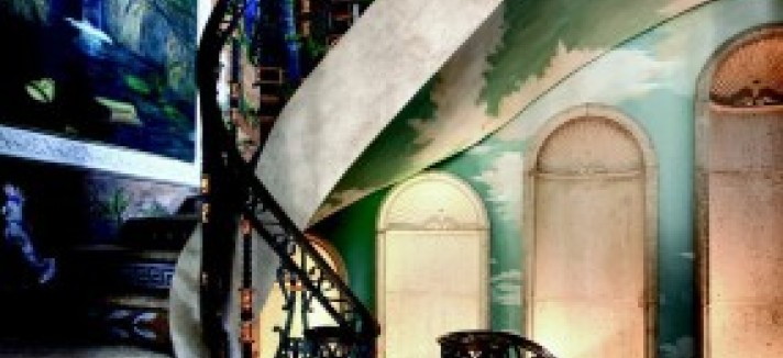 Versaces-stairs-4544f3-286x430