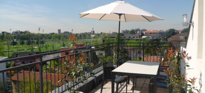 9b_zona_pranzo_in_terrazzo